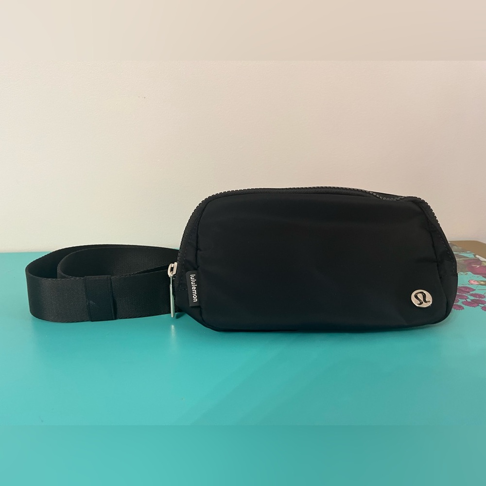 lululemon athletica NEW Everywhere Belt Bag 1L NWOT (plastic still on logo)
